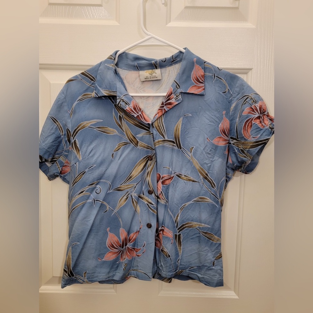 Authentic Hawaiian Cropped Button Up Top